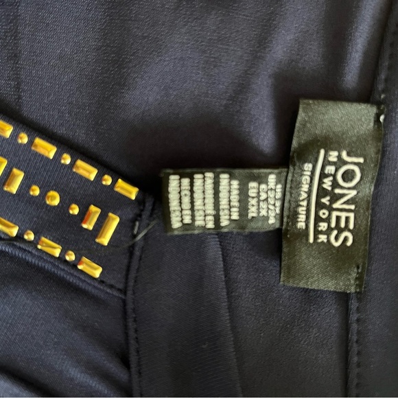 New! Jones Nee York Navy Blouse with Embellished Gold Neckline Size 2X - Picture 11 of 13